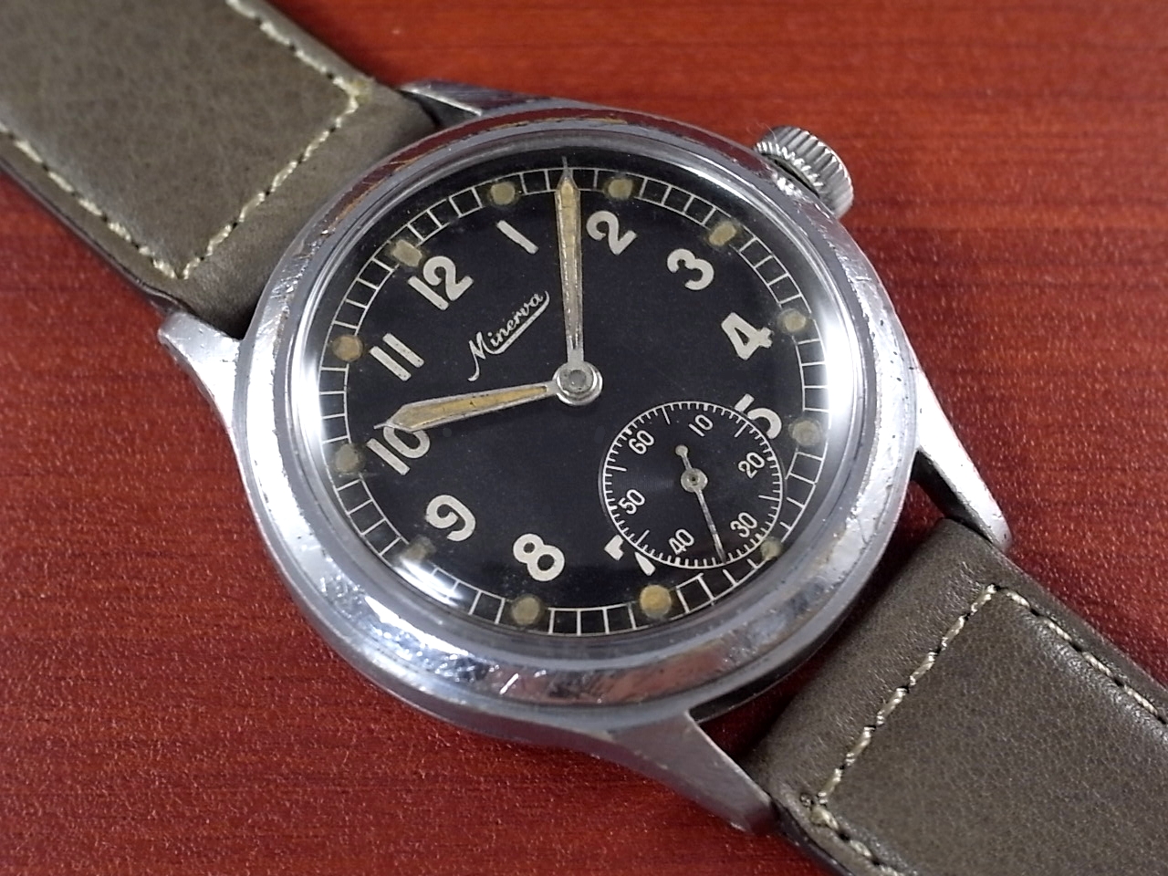 ミネルバ 軍用時計 ドイツ陸軍 Dh スクリューバック 1940年代 Vintage Watch Curious Curio キュリオスキュリオ